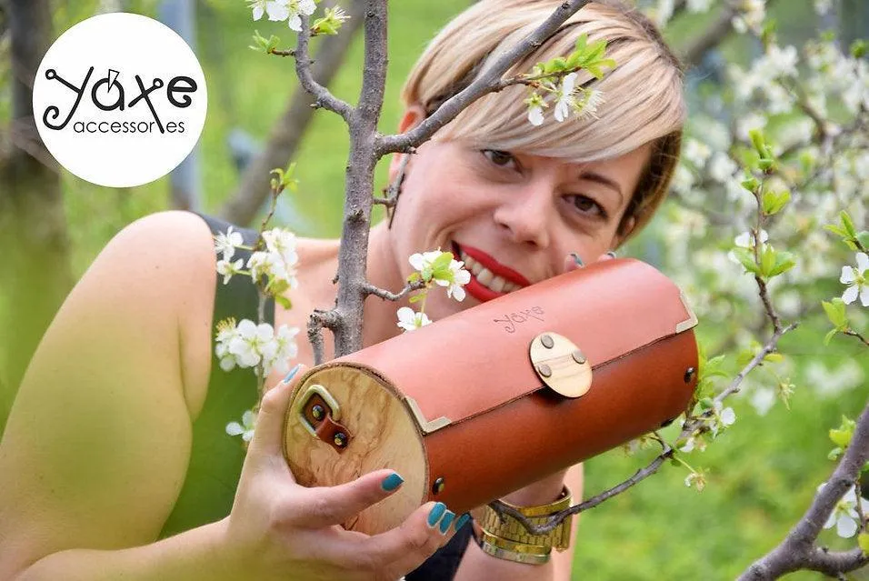Tampa brown cylinder leather and wood women bag